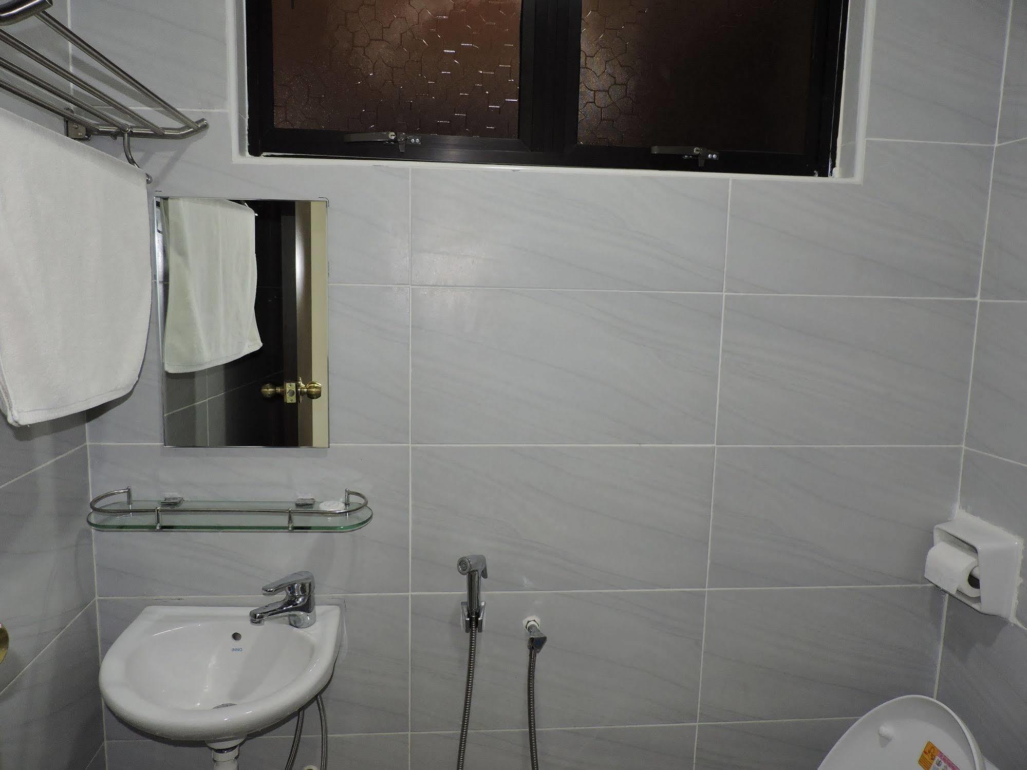 Merlin Hotel Penang George Town  Kültér fotó